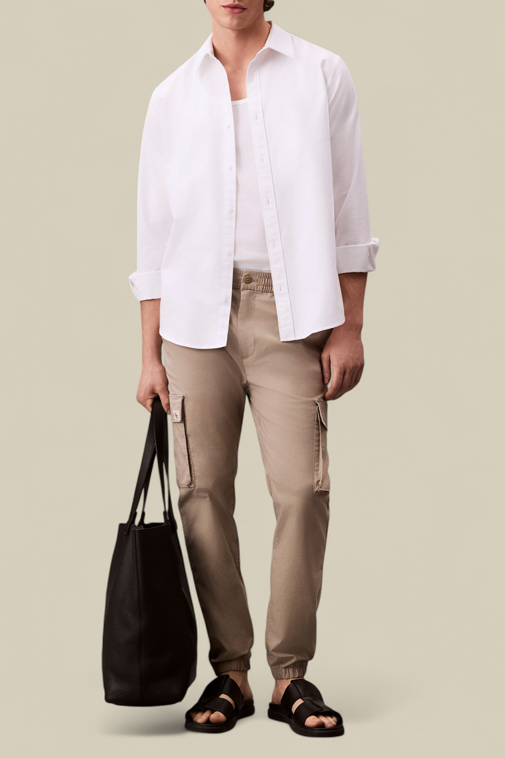 תמונת כל הלוק של מכנסי קרגו סקיני